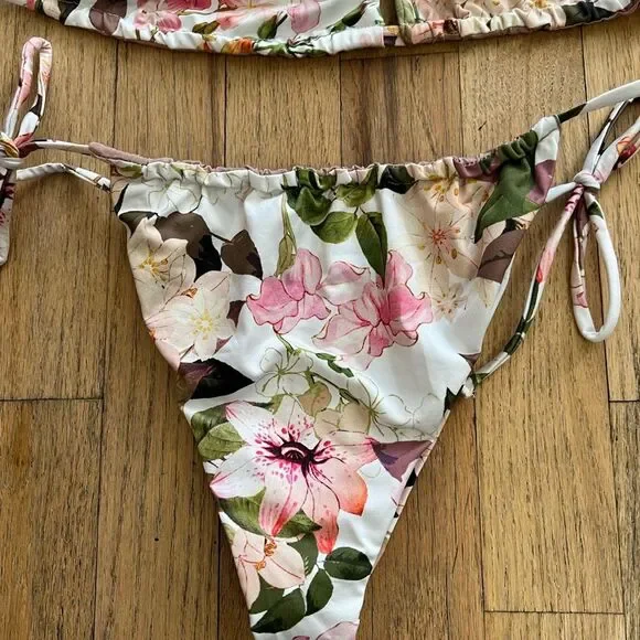 Pastel Floral print bikini - Picture 3 of 4
